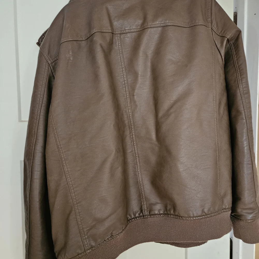 Levi's Men's Brown Faux-Leather Sherpa Lined Jacket - Picture 7 of 13